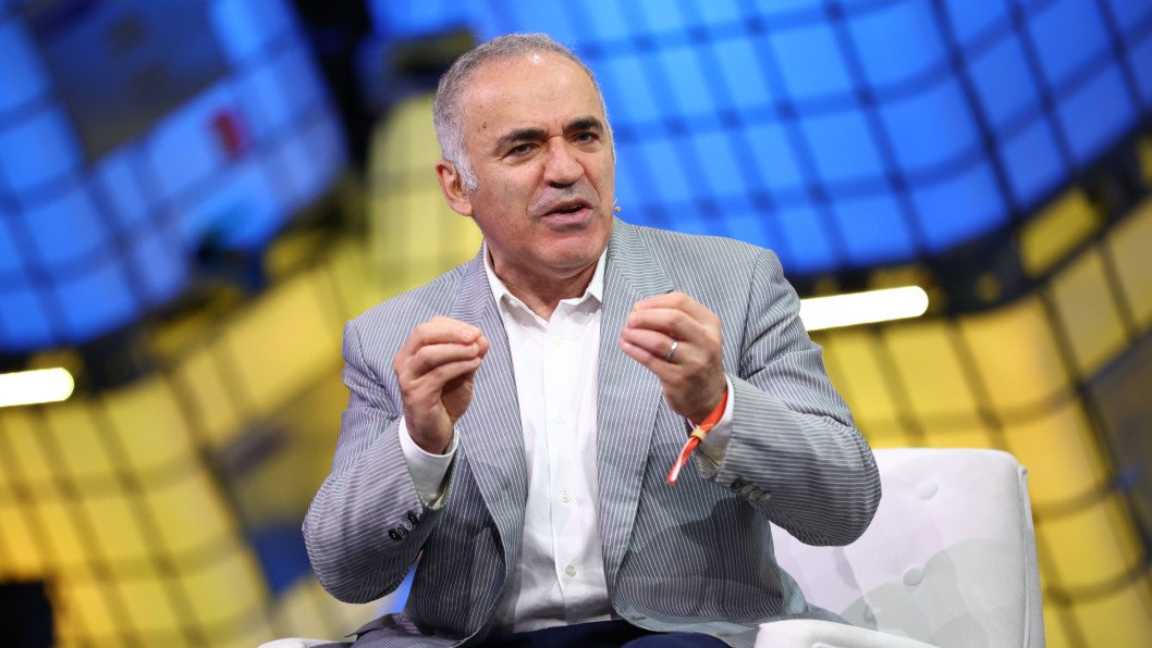 Russian Dissident Garry Kasparov Warns That Putin Could Seize NATO Border Town to Test Alliance
