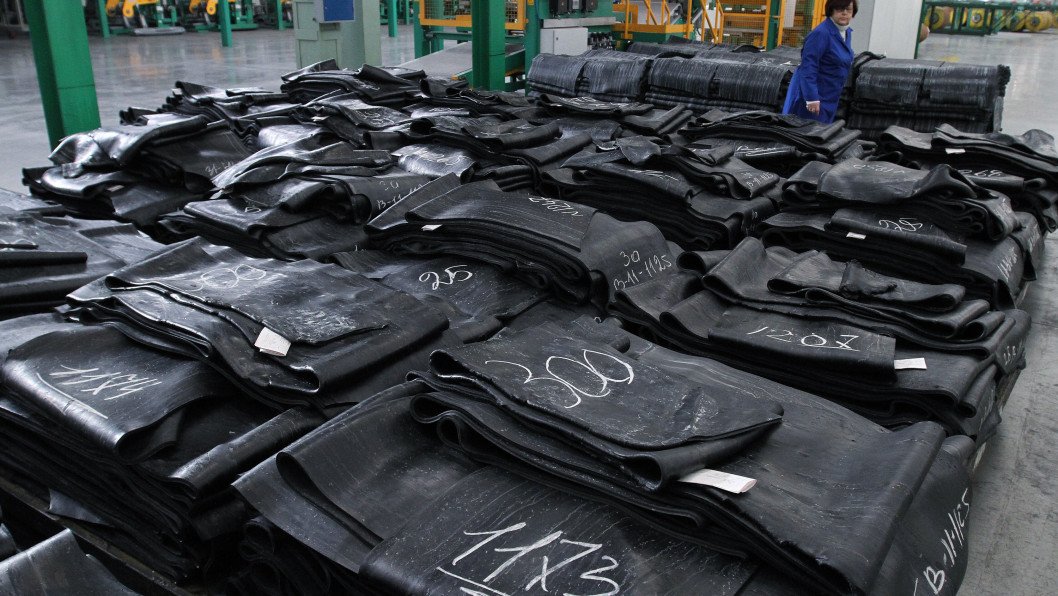 EU Targets Russian Military Aviation With Ban on Rubber Used in Aircraft Tyres