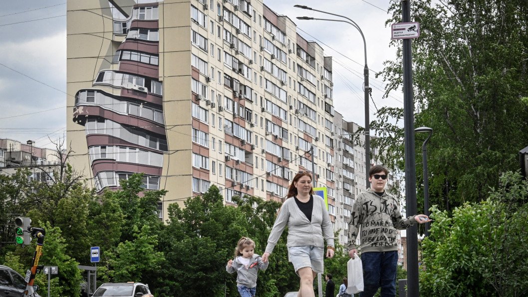 New Russian Law Allows Authorities to Seize Domestic Property of Citizens Living Abroad