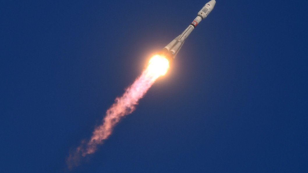 Alerta espacial en Europa: Fragmentos de un cohete ruso de una tonelada amenazan con caer a tierra