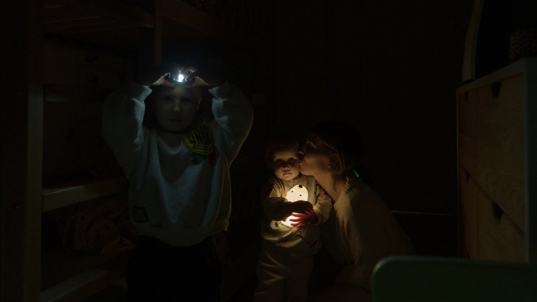 Zelenskyy Declares Energy Emergency as Russian Attacks and Severe Cold Leave Ukrainians Without Power