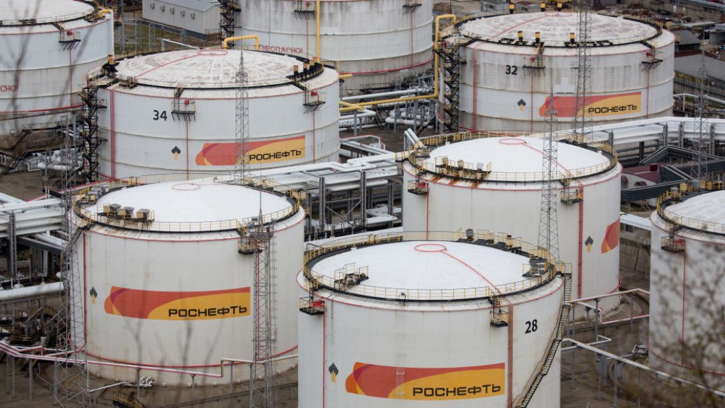Russian State Bleeds Cash Subsidizing Domestic Fuel Despite Global Oil Boom, Experts Reveal
