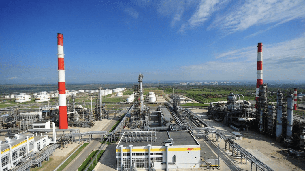 Russia’s Syzran Oil Refinery Completely Shuts Down After Primary Processing Unit Damaged