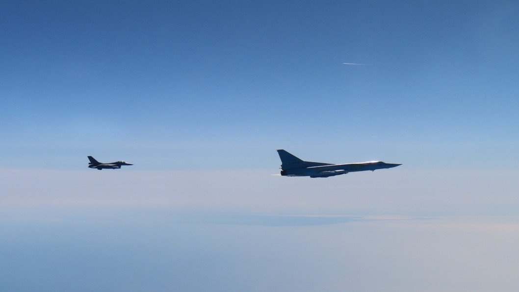 Missile-Armed Russian Tu-22M3 Bombers Tracked by Romanian Jets in Baltic Encounter