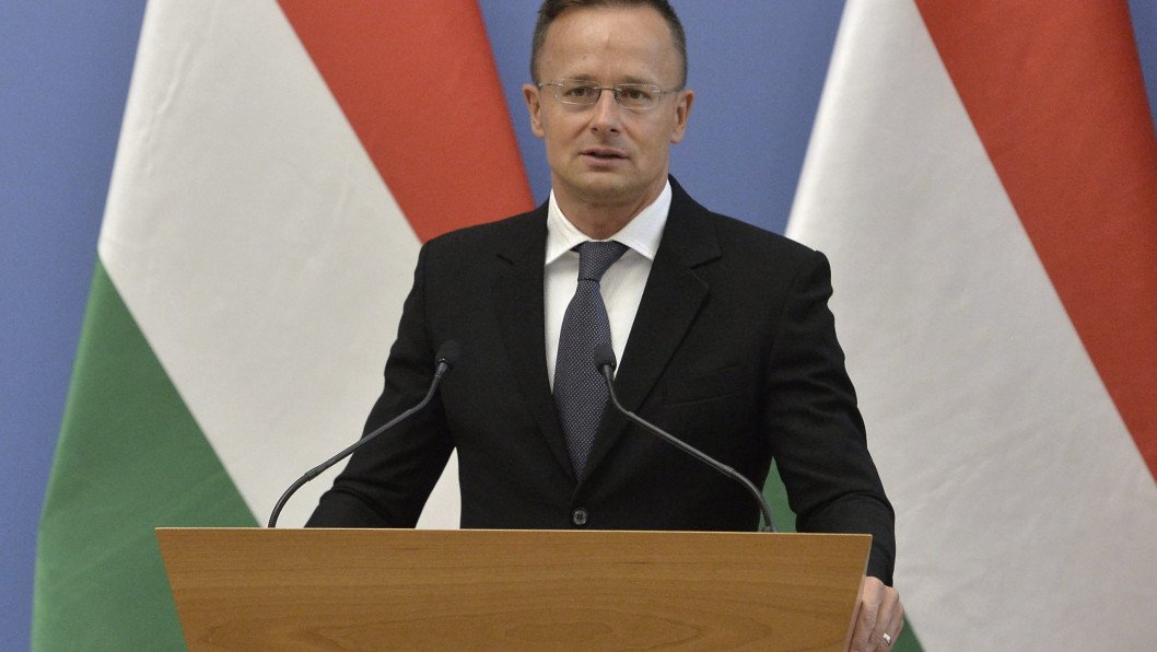 Hungarian Foreign Minister Threatens to Block EU Aid for Ukraine