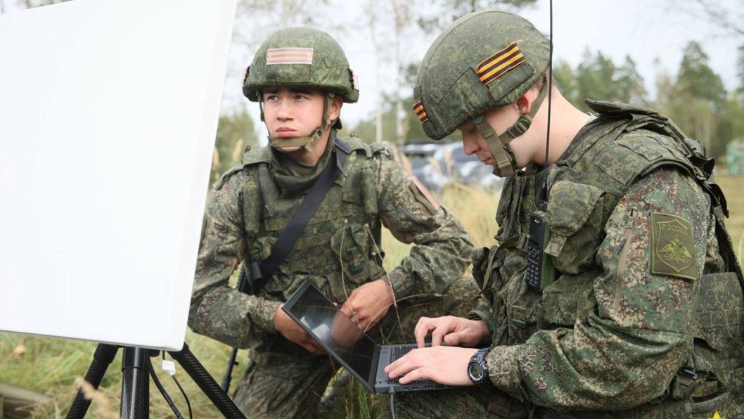 Tras años de retraso, Rusia presenta imitaciones de Starlink en Zapad-2025