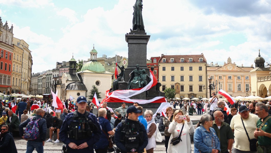 11 Deported After Russia-Funded Anti-Ukraine Protest Network Exposed in Poland
