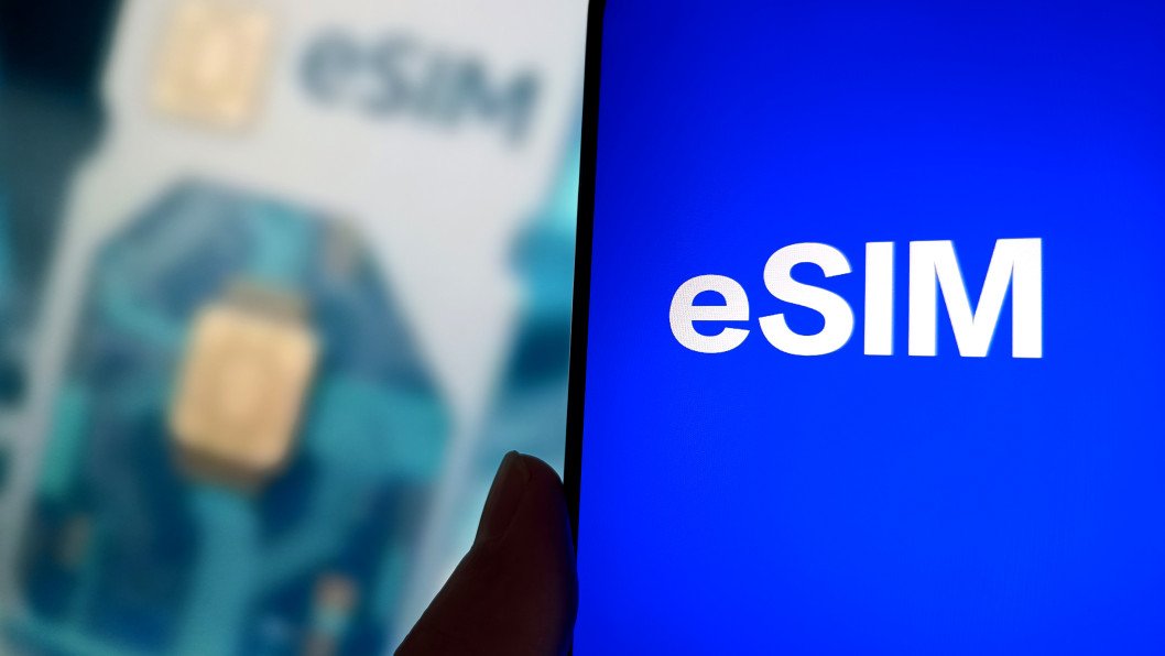 Russians Turn to Tourist eSIM Cards to Bypass Internet Restrictions Amid Growing Censorship