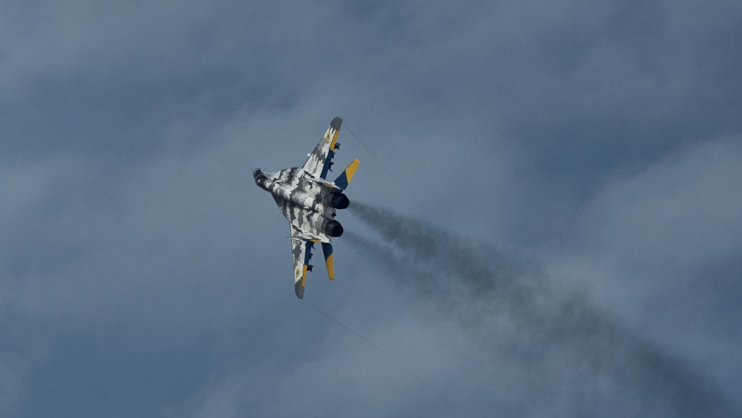 El piloto de un MiG-29 ucraniano se pone a toda pastilla tras alcanzar objetivos rusos, vídeo