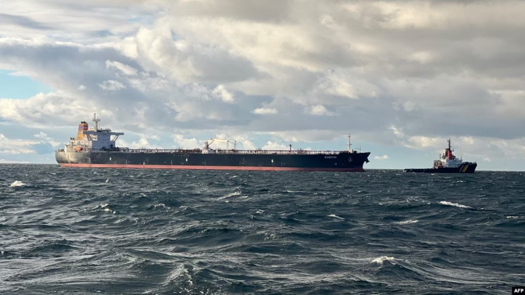 Russian Shadow Fleet Tanker Towed in Baltic Sea
