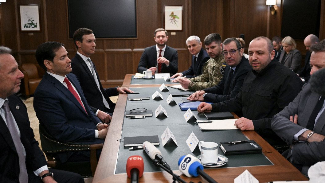 Las conversaciones entre Estados Unidos y Ucrania en Florida avanzan mientras Trump afirma que hay "buenas posibilidades" de un acuerdo de paz