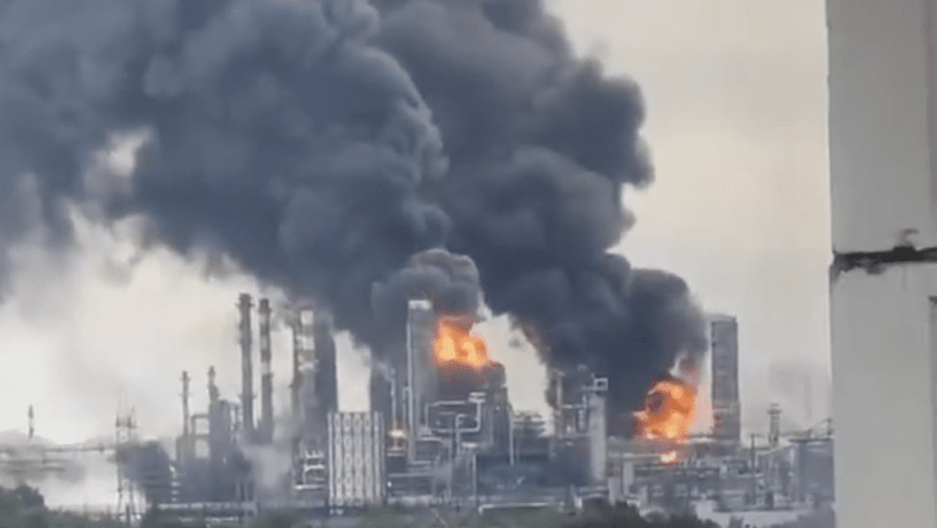 Russia Claims Ukraine Sent Nearly 1,000 Drones at One Moscow Oil Refinery