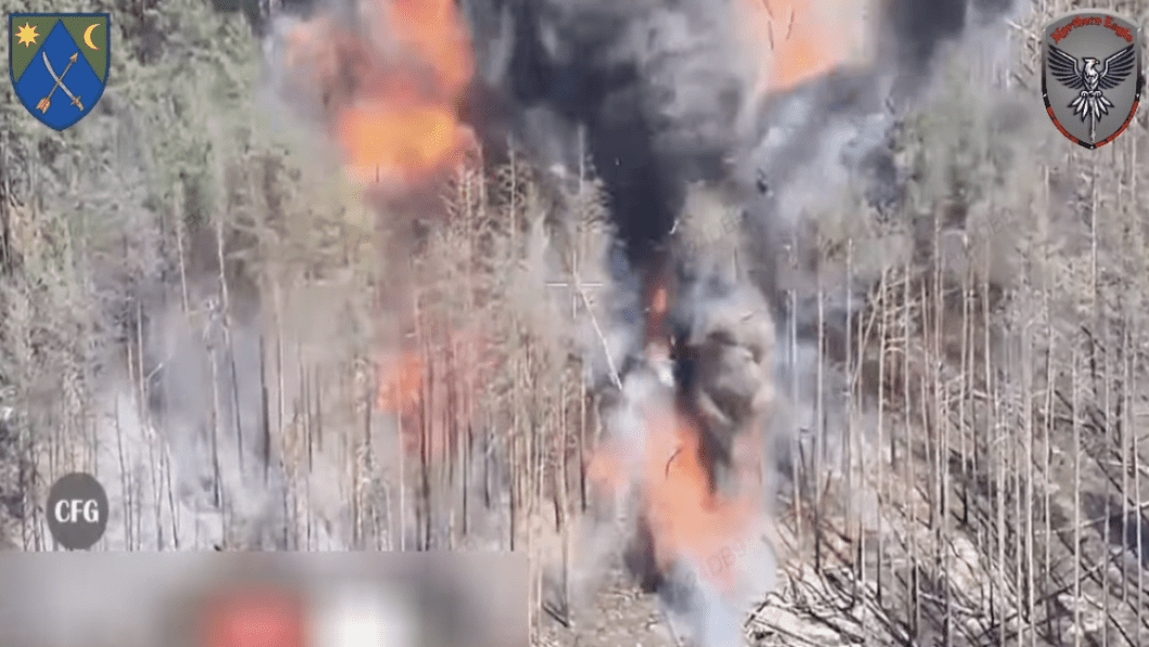 Ukrainian Drone Operators Hunt Down and Destroy Camouflaged Russian 2S19 Msta-S Artillery