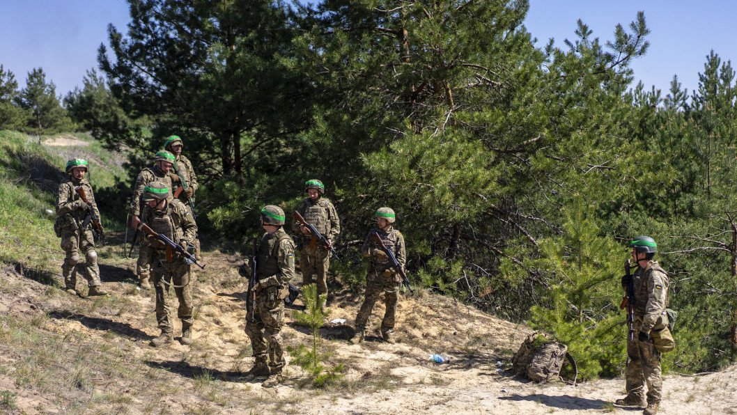 Russia Intensifies Lyman Assaults With Fresh Troops, Chemical Weapons, Ukrainian Officer Warns