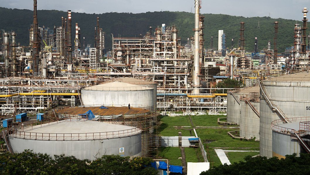 Russia Prepares Mass Gasoline Imports From India to Cover 25% Production Plunge