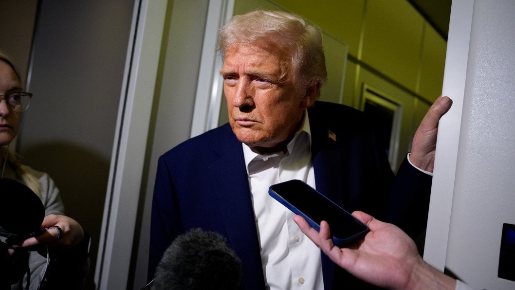 Trump afirma que Estados Unidos tiene un submarino nuclear frente a las costas de Rusia, restando importancia a la prueba de misiles de Putin