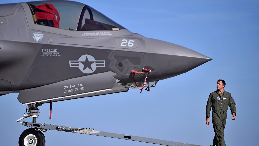 UK to Deploy Military Instructors and Engineers to Ukraine Within a Week of Ceasefire, The Telegraph Reports