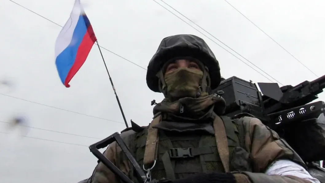 Soldado ruso mata a tiros a un civil desarmado cerca de Pokrovsk, captado por un dron ucraniano