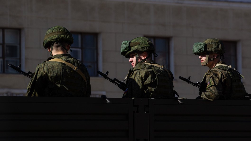 Ukrainian Intelligence Intercepts Russian Military Order to Execute POW