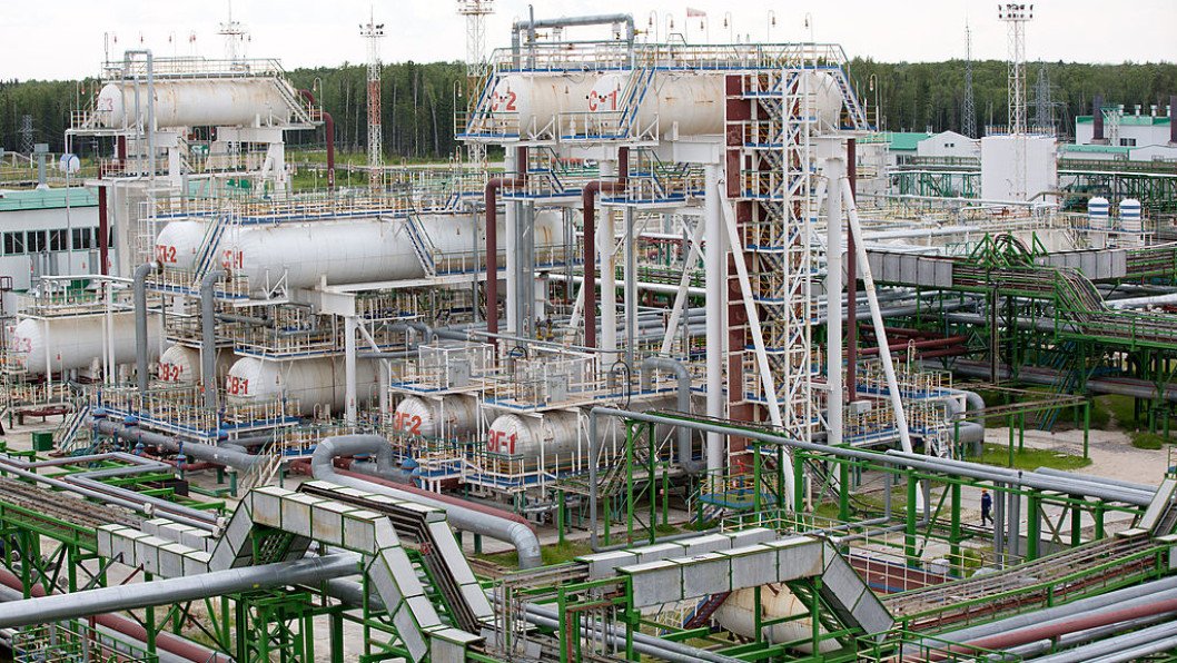 Russian Oil Region 2,500km from Ukraine Declares First-Ever Drone Attack Threat