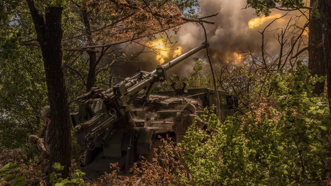 How Ukraine’s Military Uses French CAESAR Howitzers to Counter Russian Assaults
