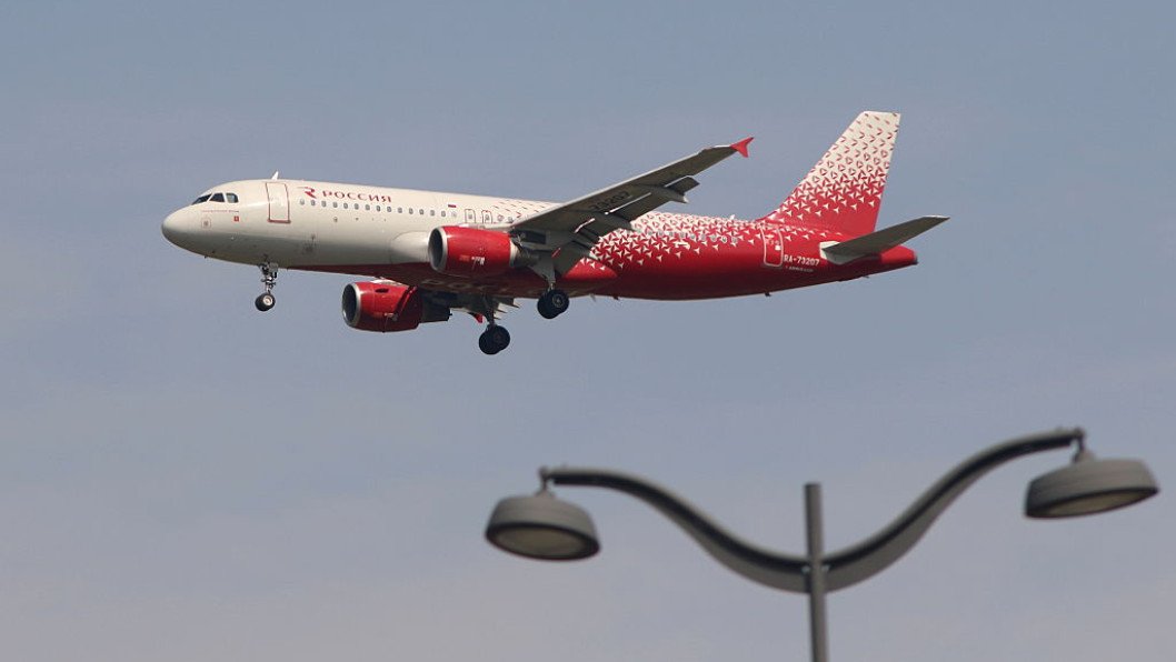 Russia Grounds Cuba Air Routes as Fuel Crisis Leaves Thousands of Tourists Stranded