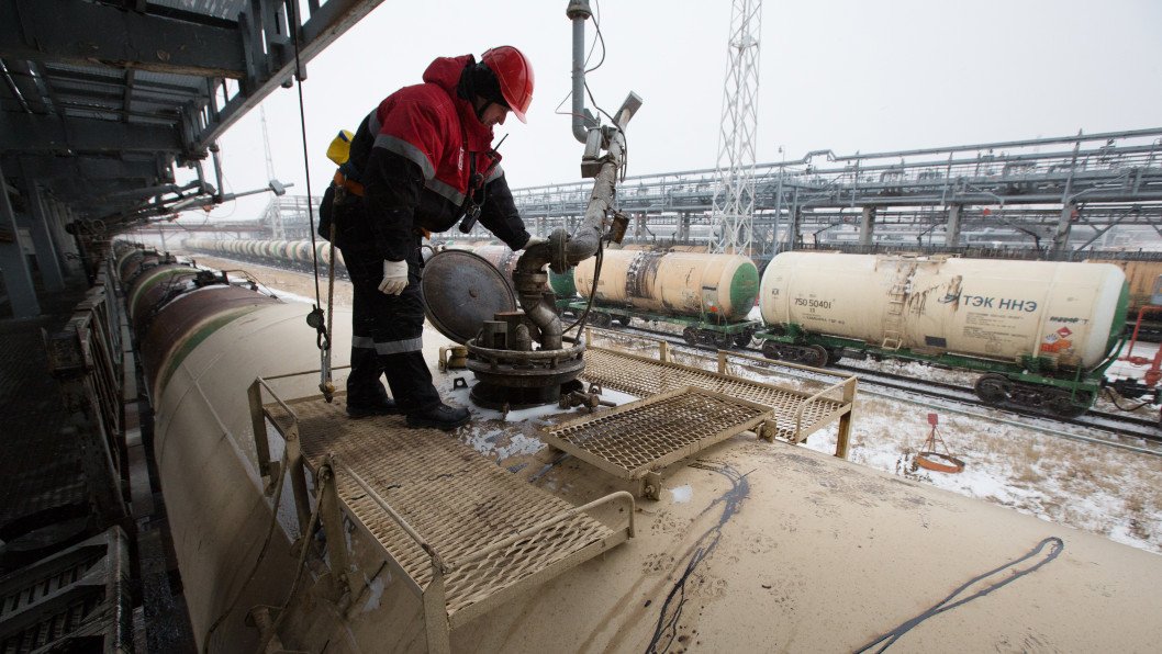 Russia's Fourth-Largest Oil Refinery Suspends Operations After Ukrainian Drone Strike