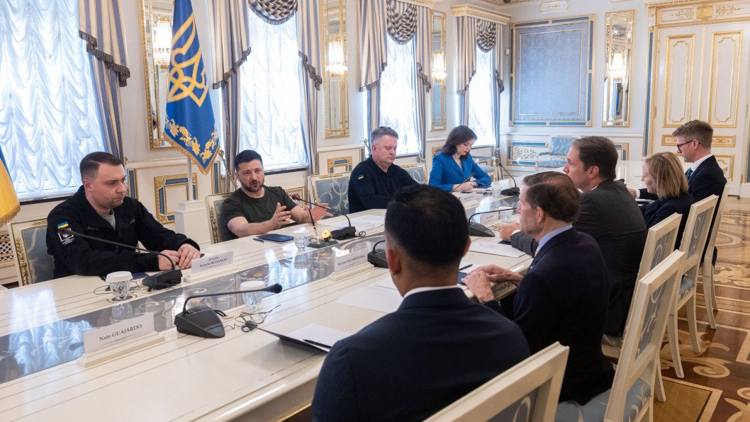 US Officials Meet Zelenskyy in Kyiv to Discuss US-Ukraine Drone Deal and Urgent Air Defense Aid