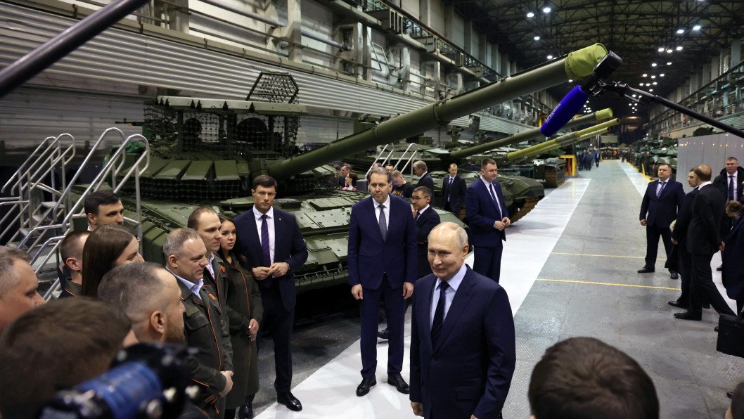 La industria de defensa rusa podría estar quedándose sin impulso por las sanciones y la presión económica, según un informe