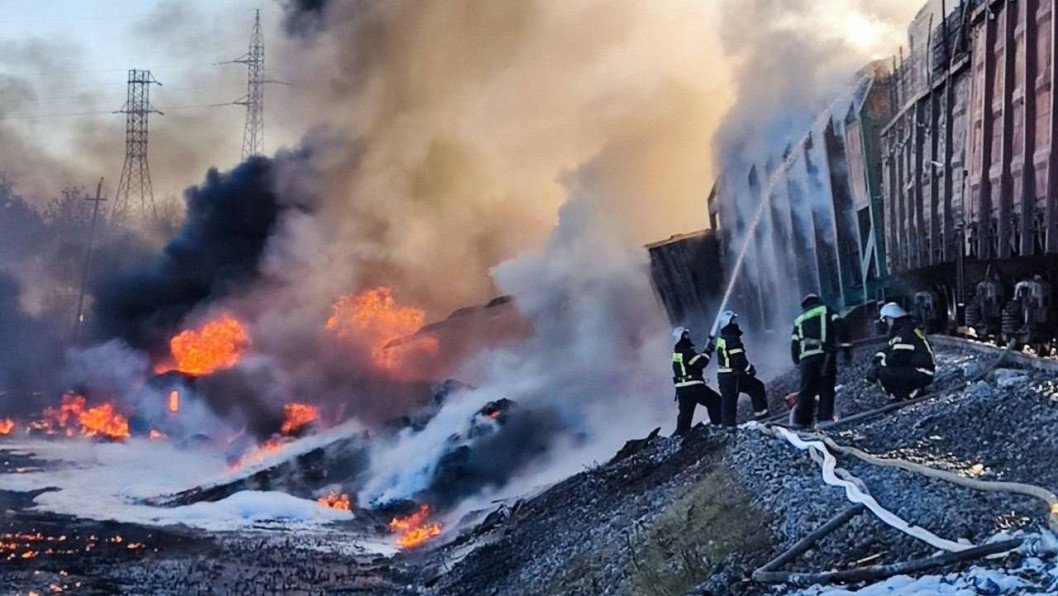 Fiery Train Disaster in Russia: Gasoline Convoy Derails After Truck Collision in Smolensk Region