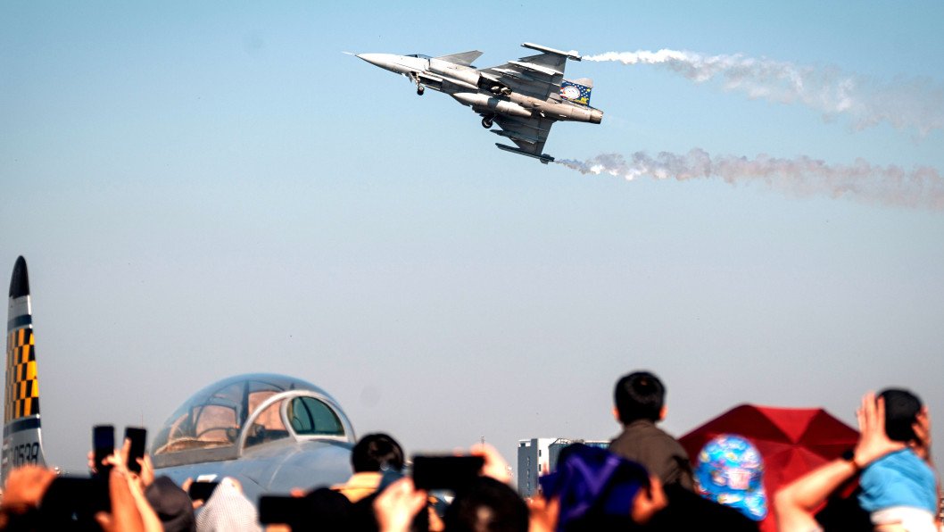 Suecia prepara el envío de cazas Gripen a Ucrania, aviones diseñados para despegar desde carreteras