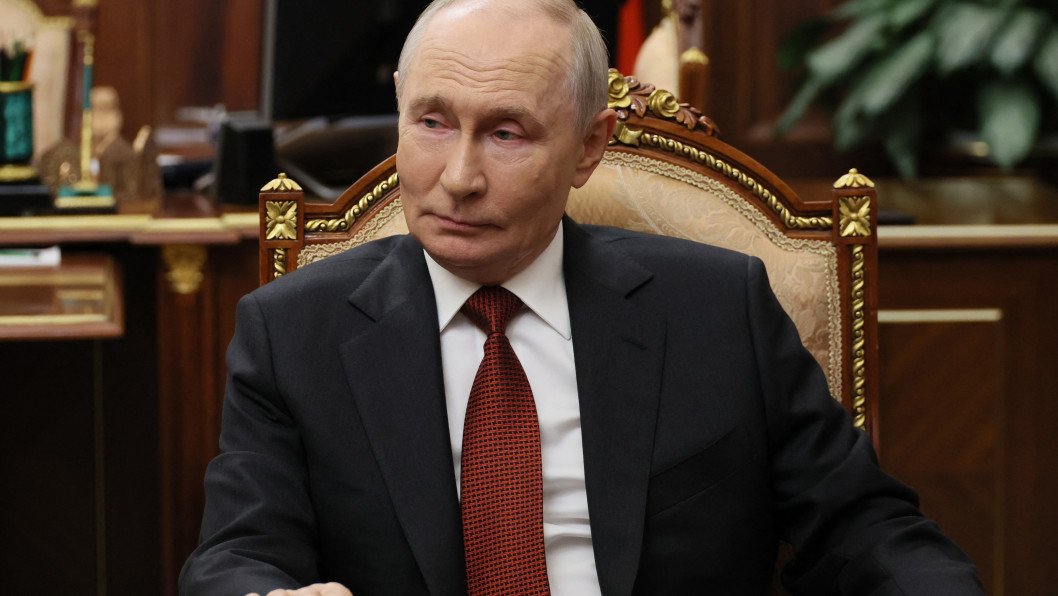 Putin Signs 3 Classified Decrees During Unexpected Moscow Visit by CIA Chief
