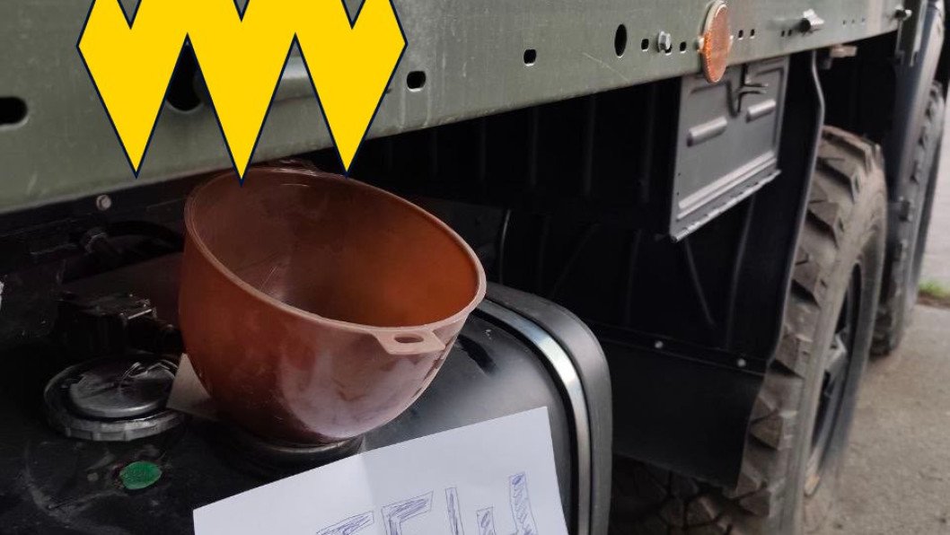 Dulce sabotaje: partisanos ucranianos inutilizan un camión ruso echándole azúcar en el combustible