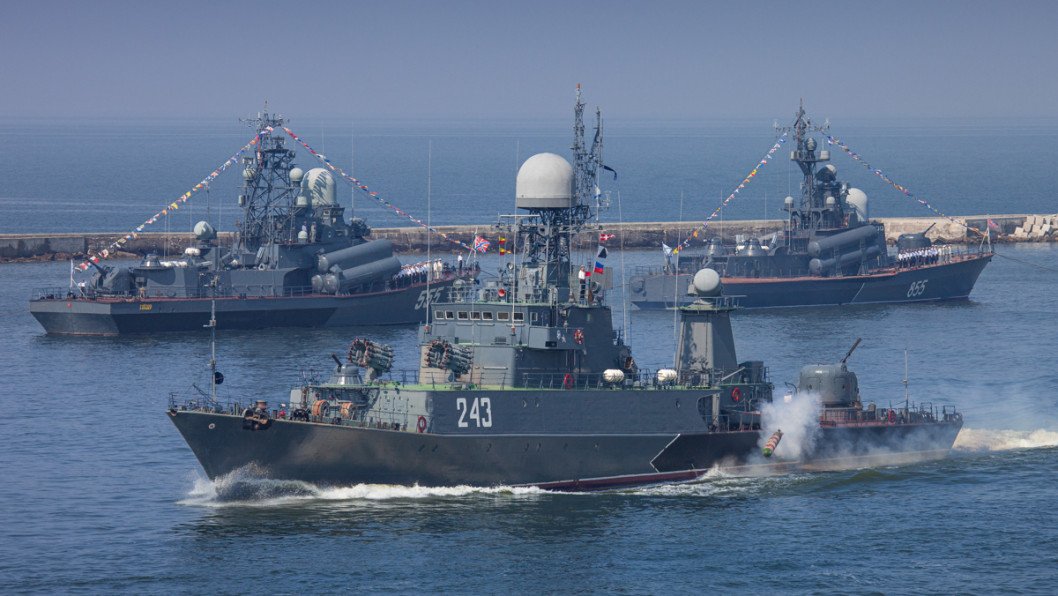 Russia Sends 11 Warships to Baltic in Show of Force After Europe Cracks Down on Shadow Fleet