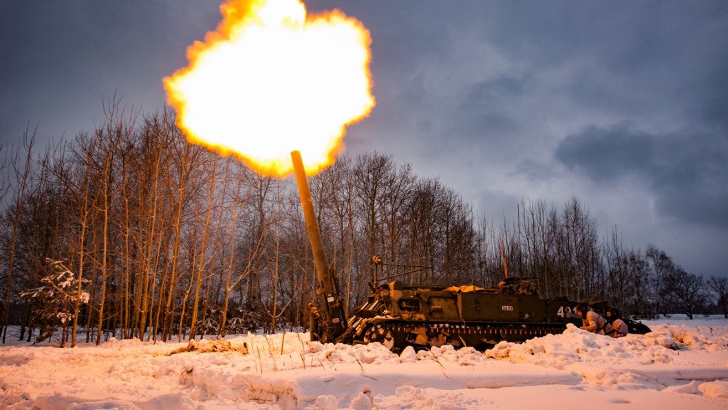 Ukrainian Drones Hunt Down and Destroy Massive Russian 2S4 Tyulpan Mortar, Video