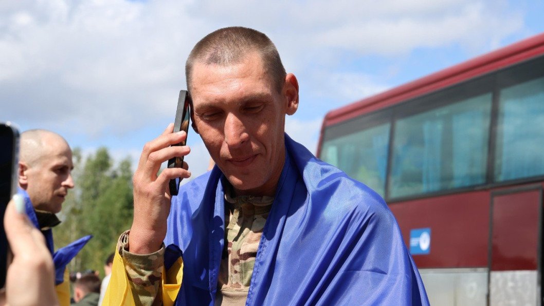 Ukraine Brings Home 103 Service Members From Russian Captivity in New Prisoner Exchange