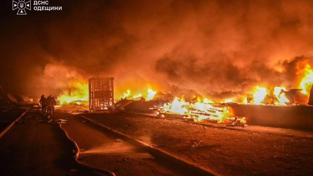 Zelenskyy Slams Russian “Terrorists” as Strike Hits Kyiv Railway Hub and Civilian Sites