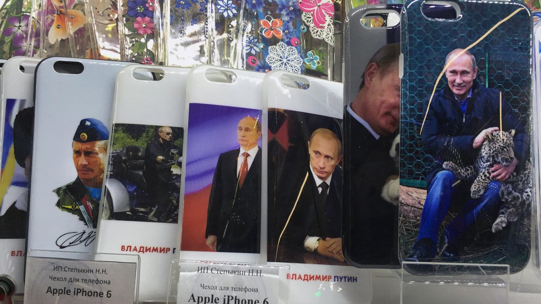 iPhones Pile Up in Russia as Prices Fall and Demand Fades