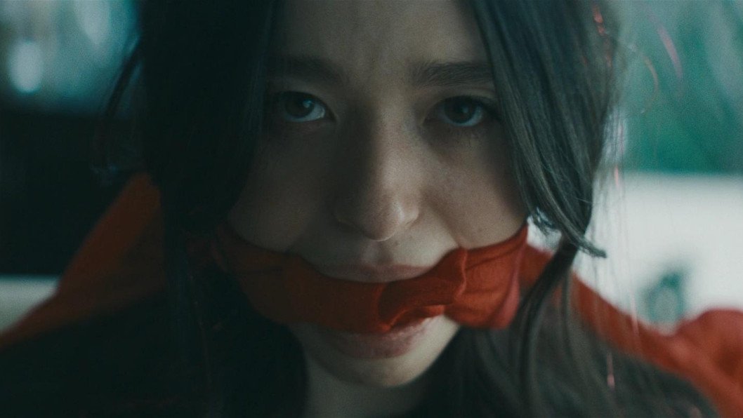 As Ukraine Fights for Survival, “Anora” Turns Russian Oligarch Excess Into a Neon-Lit Fever Dream