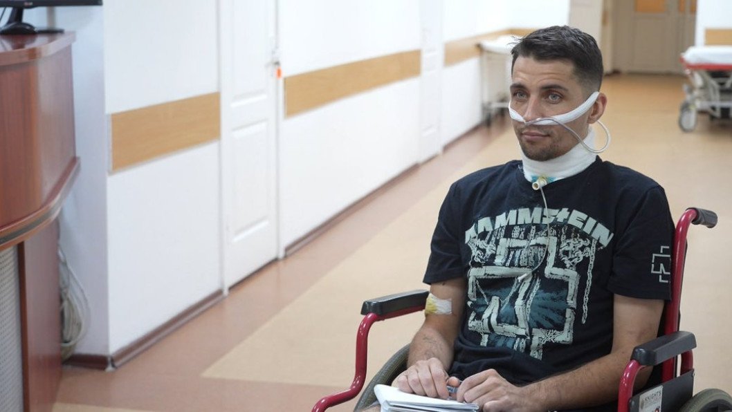 Ukrainian Soldier Crawls for Days With Throat Wound After Torture in Russian Captivity—And Survives