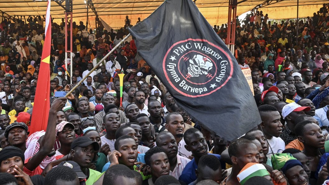 Rusia entrega tanques y obuses a las fuerzas africanas controladas por el Kremlin, desafiando las sanciones