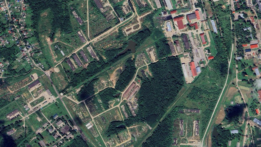 Rusia desentierra defensas aéreas S-300 de la época de la Guerra Fría en medio de grandes pérdidas, según muestran imágenes satelitales