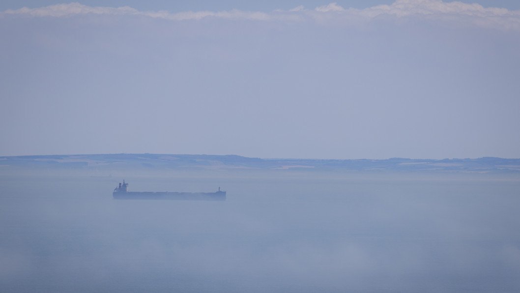 Dozens of Sanctioned Russian Shadow Fleet Ships Slip Past UK Control in Channel