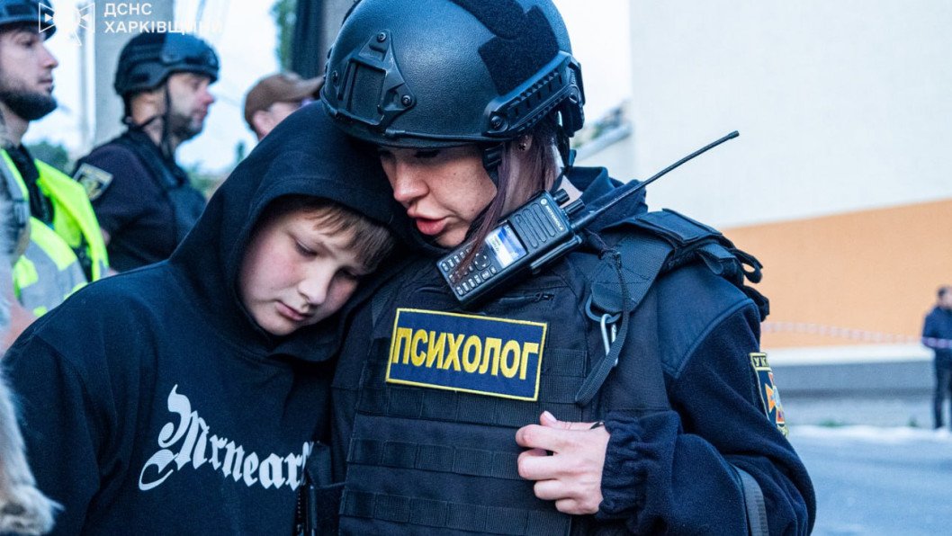 Cuatro niños entre los 15 heridos por el ataque de drones rusos a zonas residenciales de Kharkiv