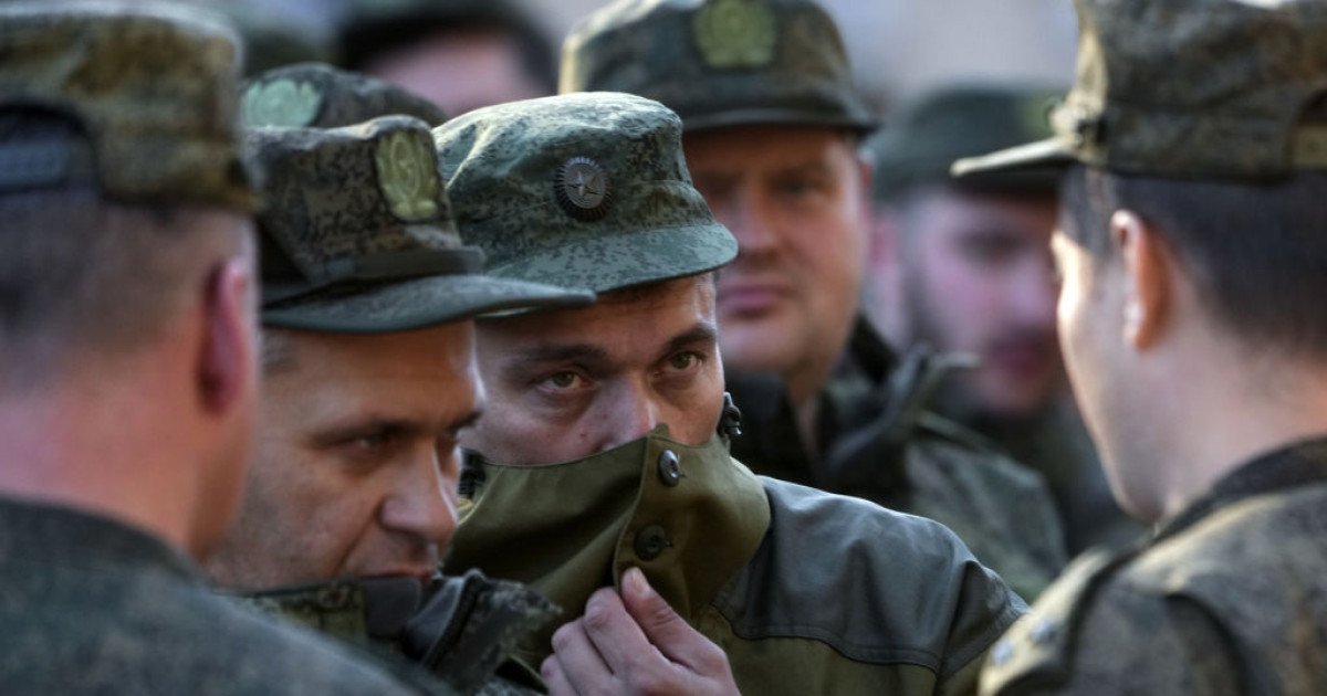 Russian Elites Fear Covert Mobilization as Putin Eyes 300,000 New Troops