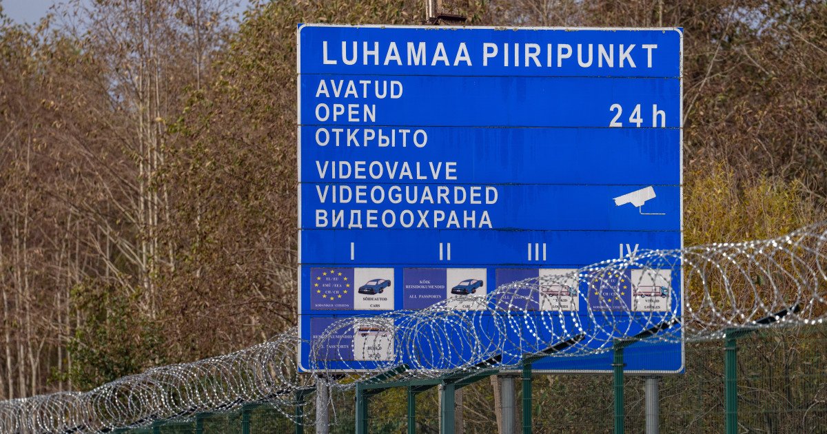 Russia bans night movement in 5km strip along Estonia border