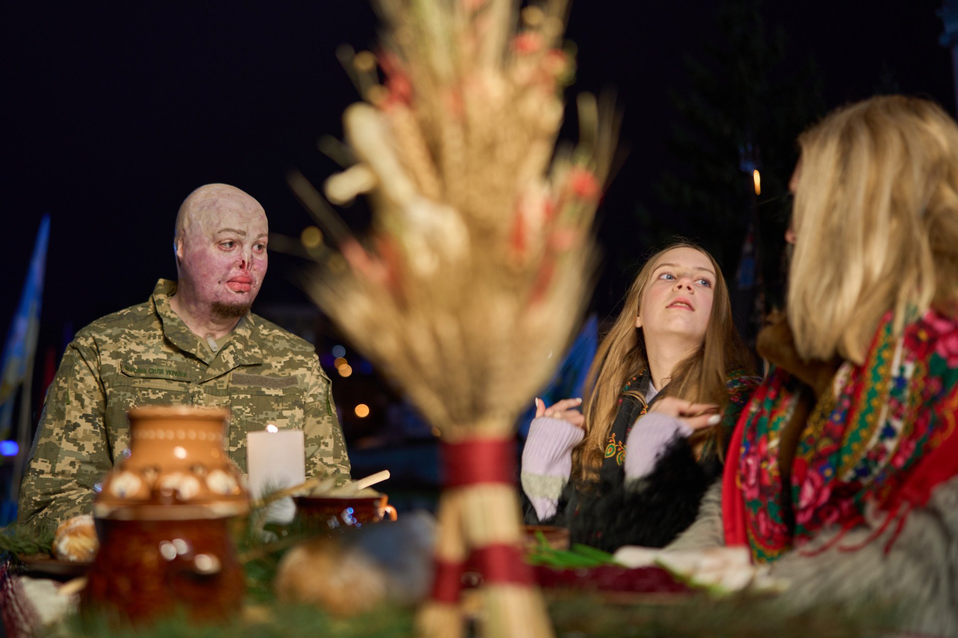 When Christmas table brings people together—family, friends, and those who truly understand—we share not just a meal, but our hopes and dreams for the future. Such moments also provide us with time to reflect and carry on traditions passed down through generations, allowing ourselves to be vulnerable with the loved ones. (Photo: Mykyta Shandyba)