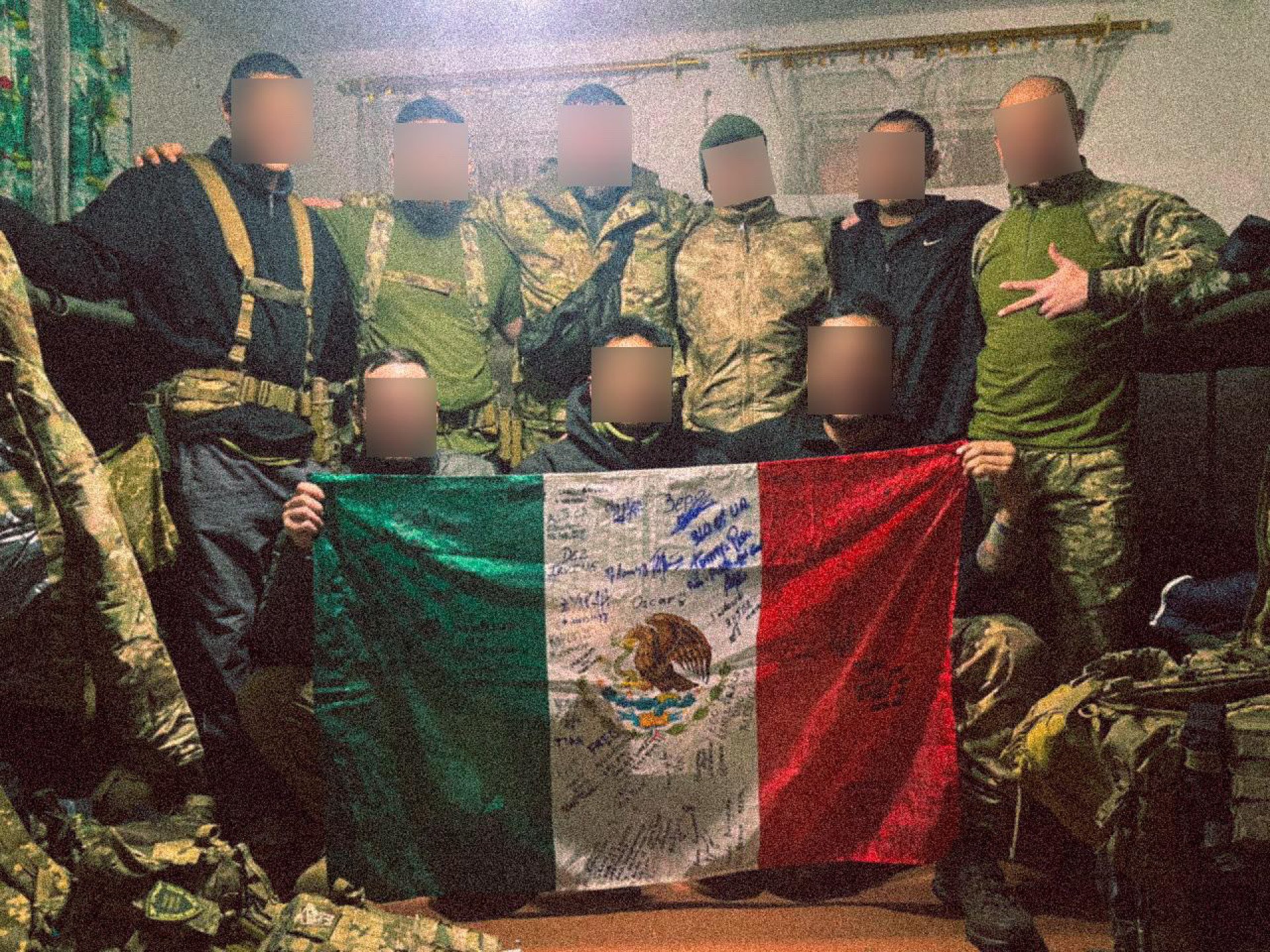 Combatientes hispanohablantes en Ucrania participando en operaciones militares en el frente contra Rusia.