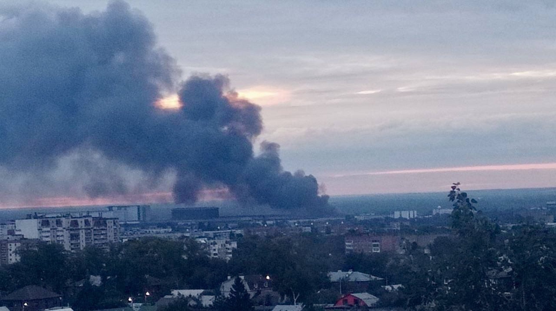 Smoke rises over an industrial area in Samara following a reported Ukrainian missile strike, August 15, 2026. (Source: Exilenova+) Smoke rises over an industrial area in Samara following a reported Ukrainian missile strike, August 15, 2026. (Source: Exilenova+)