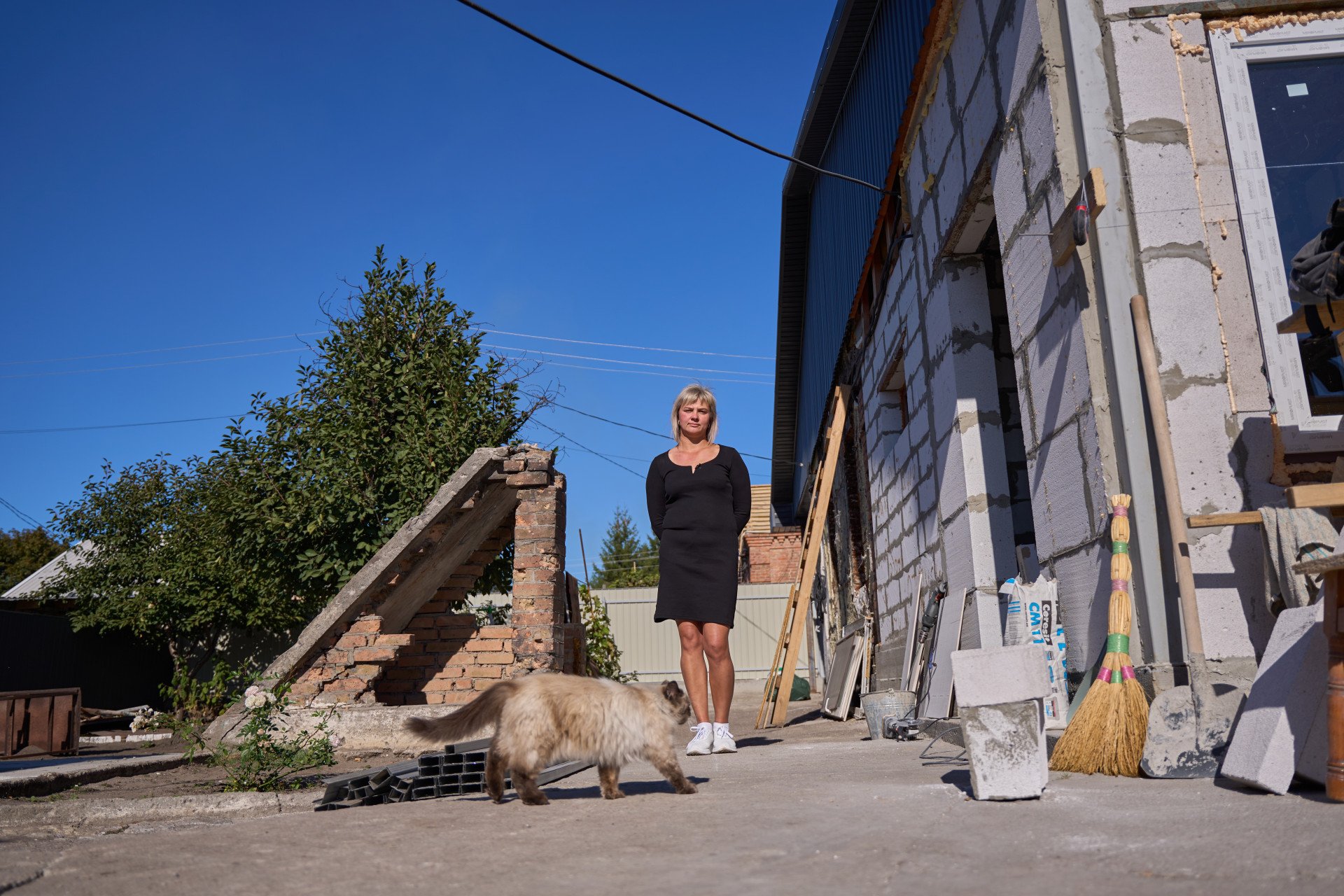 Kateryna is standing next to her house, which was damaged following a Russian drone strike on Kropyvnytskyi, the Kirovohrad region, Ukraine. Photo by Mykyta Shandyba / UNITED24 Media.